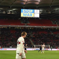遠藤航ゴールの試合で衝撃事件…警備員がアウェイファンがボコボコに殴る