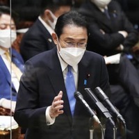 参院決算委で答弁する岸田首相＝28日午後