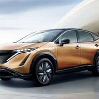 日産自動車の「アリア　B6」の標準仕様車