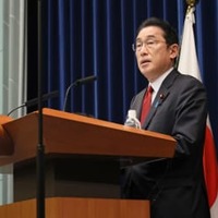 記者会見する岸田首相＝8日午後、首相官邸（代表撮影）