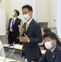 ウクライナ避難民支援に関する公明党の会合であいさつする谷合正明参院幹事長＝15日午後、国会