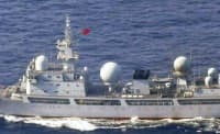 20日に鹿児島県の奄美大島付近を通過した中国海軍の情報収集艦（防衛省統合幕僚監部提供）