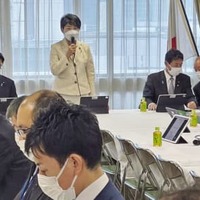 自民党本部で開かれた会議で、AV出演被害の対策法案について報告する上川陽子幹事長代理＝26日午前、東京・永田町