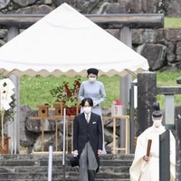 昭和天皇陵を参拝された秋篠宮ご夫妻＝26日午前、東京都八王子市（代表撮影）