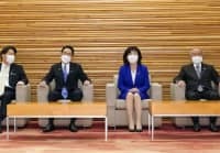 閣議に臨む（左から）斉藤国交相、林外相、岸田首相、野田地方創生相、鈴木財務相、岸防衛相＝28日午前、首相官邸