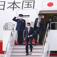東南アジアと欧州訪問を終え、羽田空港に到着した岸田首相＝6日午後
