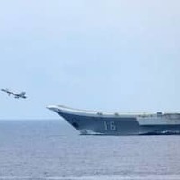 戦闘機などが発着した中国海軍の空母「遼寧」＝7日、沖縄県南方の太平洋（防衛省提供）