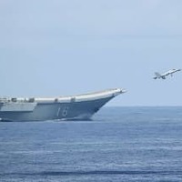 沖縄・石垣島南方の太平洋で、中国海軍の空母から飛び立つ艦載戦闘機＝8日（防衛省統合幕僚監部提供）