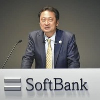 記者会見するソフトバンクの宮川潤一社長＝11日午後、東京都港区