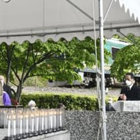 信楽高原鉄道事故の現場近くで行われた追悼法要＝14日午前、滋賀県甲賀市（代表撮影）