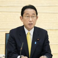 政府与党連絡会議であいさつする岸田首相＝16日午後、首相官邸