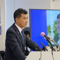 参院選の公約を発表する立憲民主党の泉代表＝3日午前、国会