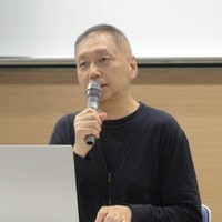 講演で、性的少数者への理解について話す広島修道大の河口和也教授＝5日午後、広島市