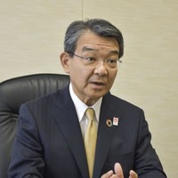 インタビューに応じる関西みらいフィナンシャルグループの菅哲哉社長