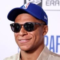 天才エムバペ、バスケットボールをリフティングするとこうなる
