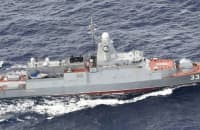 東シナ海へ北上したロシア海軍のフリゲート艦＝5日（防衛省統合幕僚監部提供）