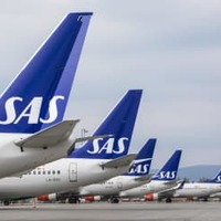 ノルウェー・オスロの空港に駐機するスカンジナビア航空機＝2019年4月（AP＝共同）