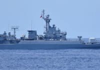 沖縄県の与那国島と台湾の間を往復した中国海軍のフリゲート艦（防衛省統合幕僚監部提供）