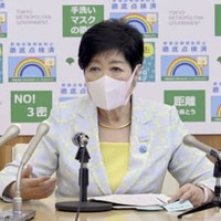 新型コロナウイルスの対策本部会議後、取材に応じる東京都の小池百合子知事＝15日午後、都庁（東京都提供）