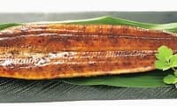「鹿児島県産うなぎ蒲焼特大サイズ」（イオンリテール提供）