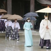 明治天皇百十年祭に際し、明治神宮を参拝された秋篠宮家の次女佳子さま＝22日午前（代表撮影）
