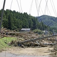 土砂災害に見舞われた新潟県村上市の小岩内地区＝5日午前