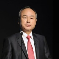 記者会見するソフトバンクグループの孫正義会長兼社長＝8日午後、東京都港区