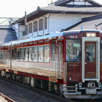 10月の全線再開を記念してJR東日本が運行する臨時列車「只見線満喫号」（同社提供）