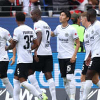 「夢のゴールだ！」フランクフルト鎌田、圧巻の鬼曲がりFKがこれ(動画あり)