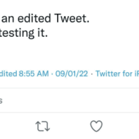 ツイッターの新機能によって編集された投稿（同社提供・共同）