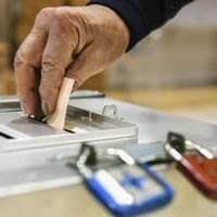 統一地方選の投票＝2019年4月、東京都内