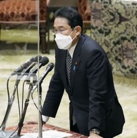 衆院議運委で答弁する岸田首相＝8日午後