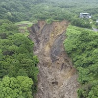 静岡県熱海市伊豆山で発生した大規模な土石流の起点付近＝2021年7月（同県提供）