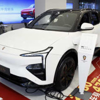 中国恒大集団初のEV「恒馳5」＝16日、北京（共同）