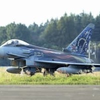 航空自衛隊百里基地に到着したドイツ空軍の「ユーロファイター」＝28日午後、茨城県小美玉市