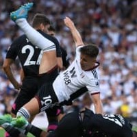 フラムの10番主将、試合中にパンツ姿になる…イラついて自ら脱ぐ