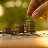 お金持ちの定義はいろいろありますが、不安を解消するためにお金を貯めても、不安がなくなり、幸せを感じられるかどうかはわかりません。今回は、幸せなお金持ちになるコツについて考えてみたいと思います。