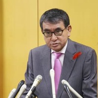 記者会見でマイナンバーカードの普及促進策を発表した河野デジタル相＝13日、東京都千代田区