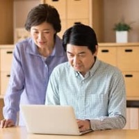 60歳以降のご夫婦が、家計の見直しで最初に着目してほしい支出は、現在加入している生命保険です。今回は、保険料を安くするポイントについて解説します。