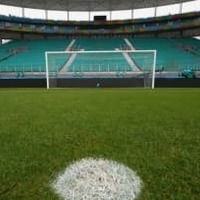 こんなの見たことねぇ！デカくなったゴールを試合直前に“切断”する珍シーン