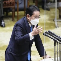 参院予算委で答弁する岸田首相＝20日午前