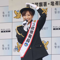 警視庁亀有署の一日署長に就任した望月理恵さん＝22日午後、東京都葛飾区