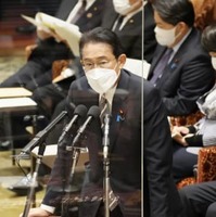 衆院予算委で答弁する岸田首相＝24日午前