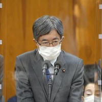 衆院政治倫理・公選法改正特別委で答弁する寺田総務相＝26日午前