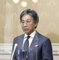 寺田総務相に関し記者団の取材に応じる立憲民主党の安住国対委員長＝9日午前、国会