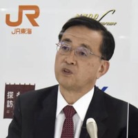 記者会見するJR東海の金子慎社長＝17日午後、名古屋市