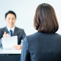 一人暮らしの母親や自身の老後を考えて、Uターンしてマンション購入を予定している49歳の会社員の方。実際にそれが資金的に可能か、いまひとつ自信が持てないのだとか……。ファイナンシャル・プランナーの深野康彦さんがアドバイスします。