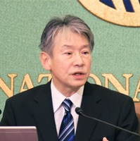 記者会見する原子力規制委の山中伸介委員長＝21日午後、東京・内幸町の日本記者クラブ