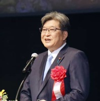 講演する自民党の萩生田政調会長＝23日午後、岐阜市