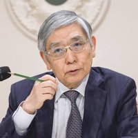 名古屋市で記者会見する日銀の黒田総裁＝14日午後